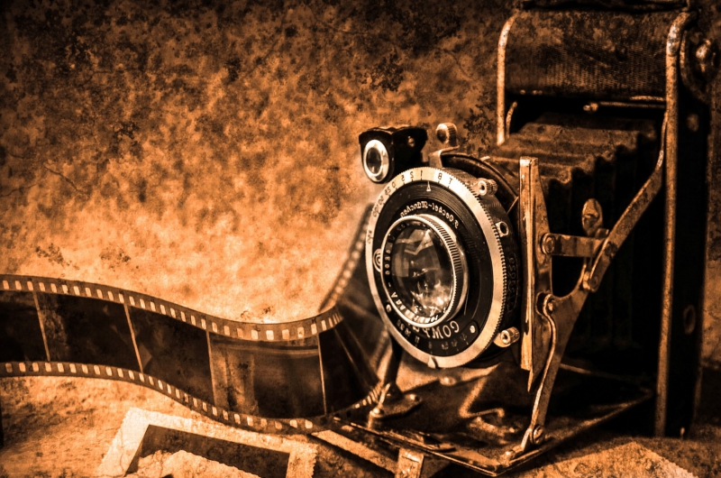 photographe-DURANUS-min_light-wood-night-camera-photography-vintage-1245236-pxhere.com